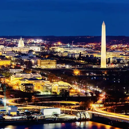 Spacious Capitol Hill Retreat With King Bed And Iconic Dc Landmarks View From Your Suite
